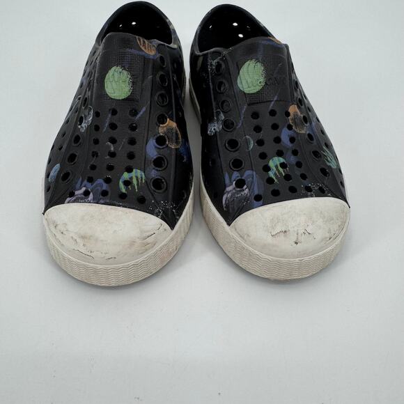 Native Boys Black Jefferson Water Friendly Perforated Slip On Shoes Size C8 - Picture 6 of 9